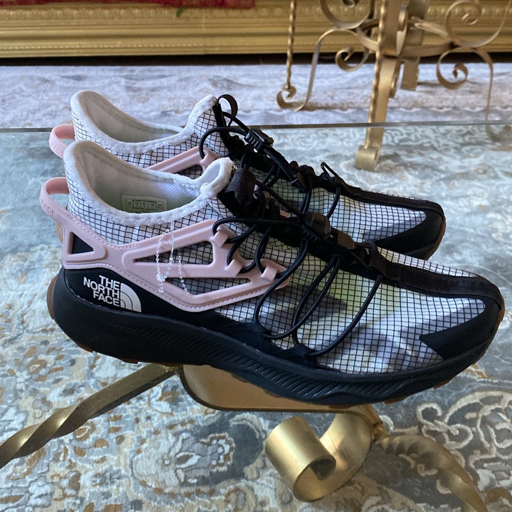 The North Face Women’s Oxeye Tech TNF White/TNF Black shoes - Picture 3 of 17